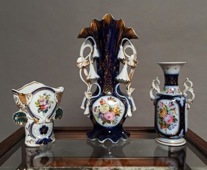 null BAYEUX and various

Lot including two porcelain church vases and a porcelain...