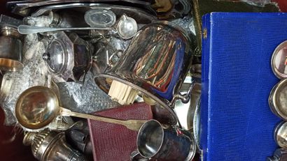 null Mannette of silver plated metal including trays, teapots, mirror, ladles, bowls,...