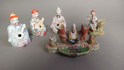null PARIS et divers 

Lot comprenant une figure en porcelaine d’un chinois assis...