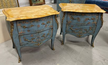 null Pair of bedside tables opening with two drawers on crossbar.

Floral decoration...