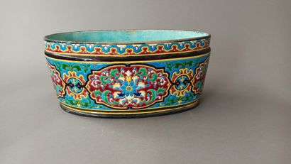 null BORDEAUX, Old man

Large oval earthenware jardinière with turquoise background...