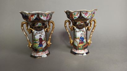 BAYEUX

Pair of porcelain vases with handles,...