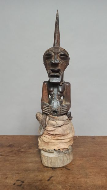 null Fetish of the Songye type, Democratic Republic of Congo 

Wood with brown patina,...
