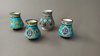 null BORDEAUX, Old man

Four earthenware piriform vases with turquoise background...