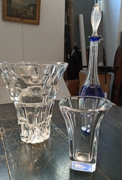 null 
Lot including:




- A Baccarat cut crystal vase. H. 25 cm (chips).




- Small...