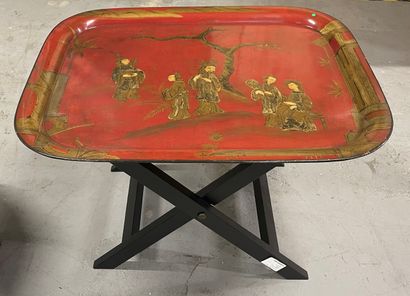null Plateau in painted sheet metal decorated with golden Chinese scenes on a red...
