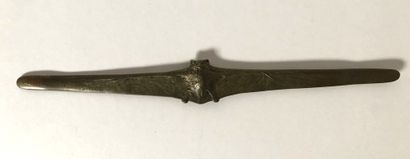 null Lot including :



- Victorin SABATIER (XIX-Xxème)

Bat paper-cutter in bronze.

Signed....