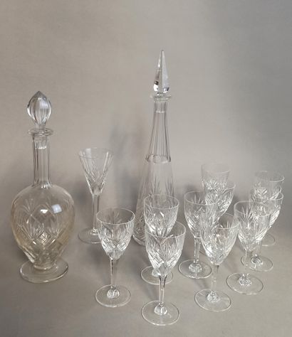 null SAINT-LOUIS, attributed to 

Part of a Massenet crystal service including :...