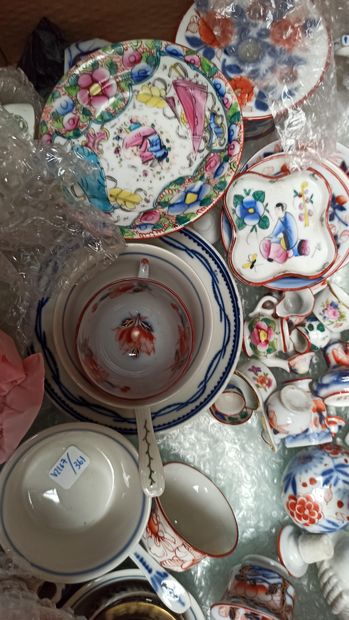 null BAYEUX and various 

Set of dinettes, cups, saucers, egg cup and various. 

19th...