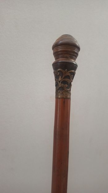 Set of 4 wooden canes, two with a horn grip,...