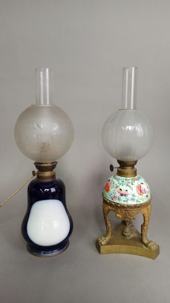 BAYEUX 

Deux lampes : l'une en porcelaine...