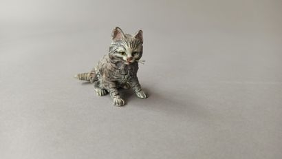 null BRONZE OF VIENNA

Cats on its legs, cat sitting

Three statuettes in polychrome...