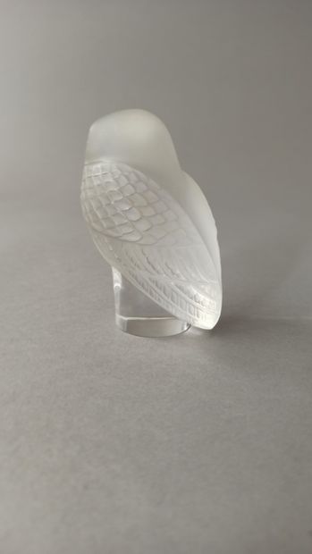 null LALIQUE France

Radiator cap in crystal forming an owl. 

Signed Lalique France....