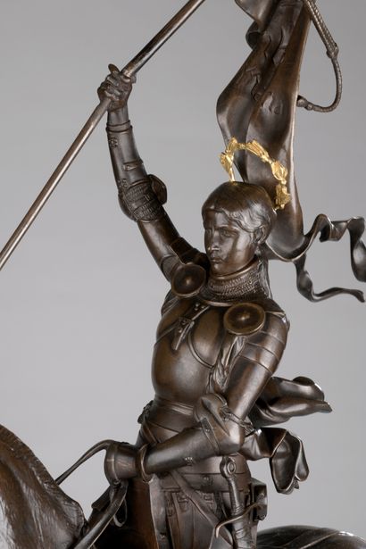 null Emmanuel Frémiet (1824-1910) 

Jeanne d’Arc

Bronze à patine brune et or

Signé...
