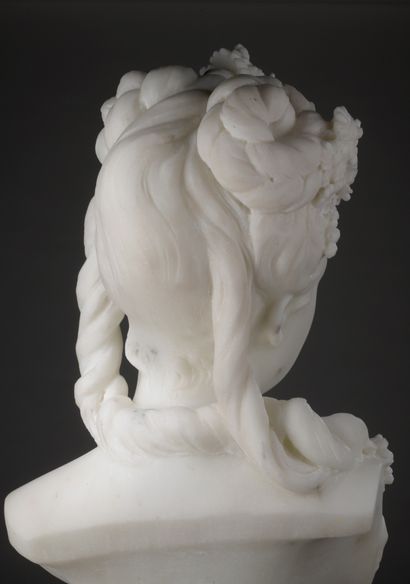 null Albert-Ernest Carrier-Belleuse (1824-1887)

Young woman with daisies

Marble...