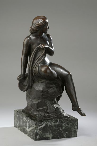 null Pierre-Marie Poisson (1876-1953) 

Seated bather

Bronze with brown patina Signed...