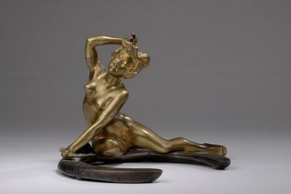 null Georges Récipon (1860-1920) 

Le porte bonheur

Figure en bronze doré et fer...