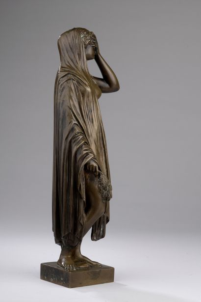 null James Pradier (1790-1852) 

Weeping woman

Bronze with light brown patina

Signed...