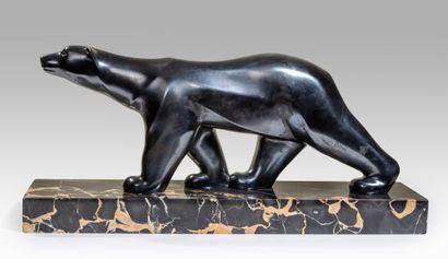 null Georges Lavroff (1895-1991) 

Polar bear

Circa 1930

Bronze with gunmetal patina

Signed...