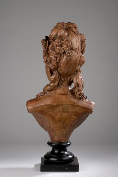 null Albert-Ernest Carrier-Belleuse (1824-1887)

Buste de femme aux roses et au collier

Terre...