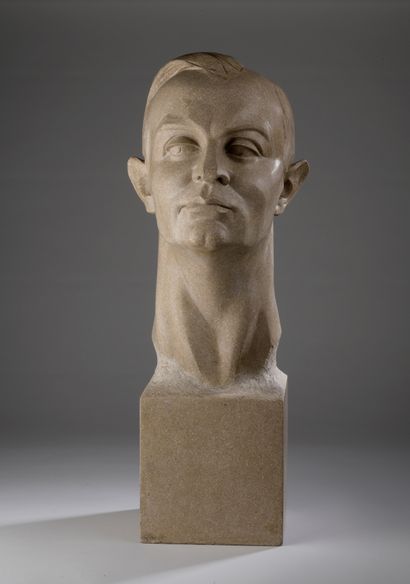 null Francesco La Monaca (1882-1937) 

Portrait of a man

Head in stone

Signed,...