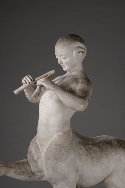 null Attribué à Ary Bitter (1883-1973)

Centaure musicien et petit faune

Plâtre...