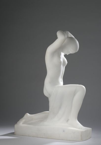 null Louis Dejean (1872-1953) 

Bather kneeling and combing her hair

White marble.

Signed...