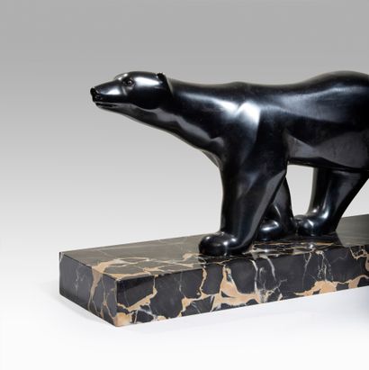 null Georges Lavroff (1895-1991) 

Ours polaire

Vers 1930

Bronze à patine canon...