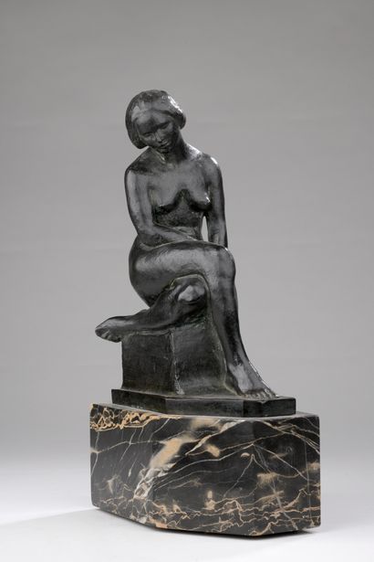 null Dujam Penić (1890-?) 

Nu assis sur une jambe

Épreuve en bronze.

Signée, située...