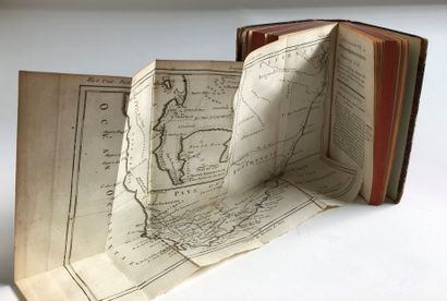 null Une caisse d'ouvrages de varia XVIIIe siècle dont :

1/ - La Ferrières. - Dictionnaire...