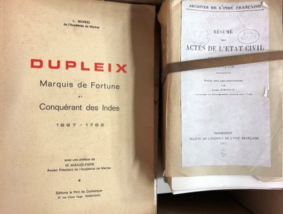null Lot of 5 boxes of modern paperbacks concerning the Compagnie des Indes, India...