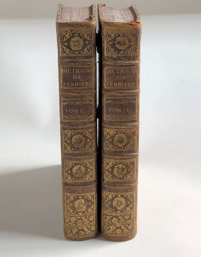 null Une caisse d'ouvrages de varia XVIIIe siècle dont :

1/ - La Ferrières. - Dictionnaire...