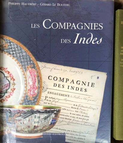 null Lot of 5 boxes of modern paperbacks concerning the Compagnie des Indes, India...