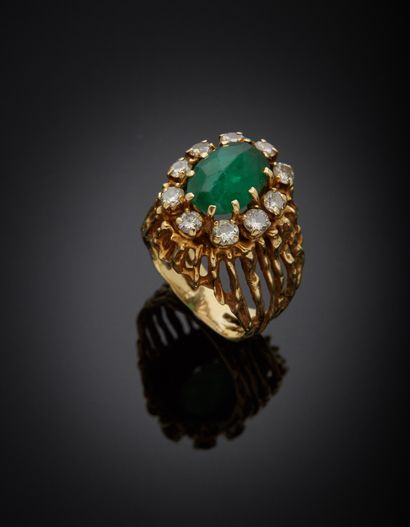 null 14K yellow gold 585‰ ring, set at its center with an oval-shaped (treated) emerald...