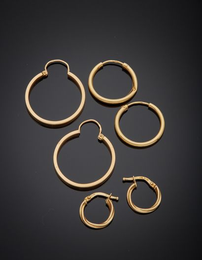 Lot in 18K yellow gold 750‰ comprising: 
-...