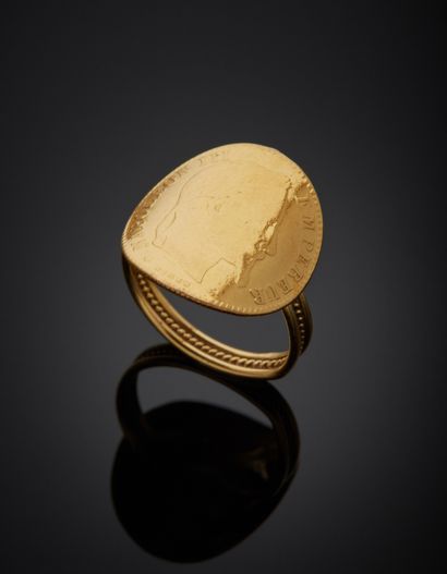 null Ring coin in 18K yellow gold 750‰, 10 francs Napoleon. The ring composed of...