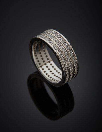 null Wide 18K white gold 750‰ ring, adorned with three rows set with brilliant-cut...