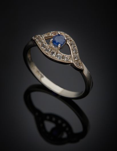 null Ring in 9K white gold 375‰, adorned in its center with a round (treated) sapphire,...