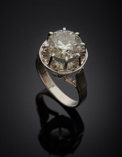 null Solitaire in 18K white gold 750‰, set with a brilliant-cut diamond. Stone seeded.

Diamond...