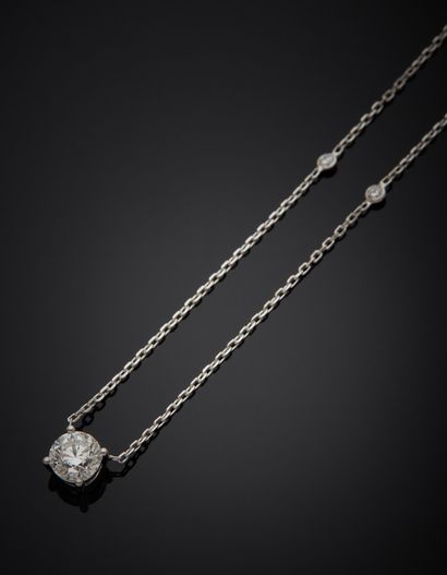 null Necklace in 18K white gold 750‰, adorned with a brilliant-cut diamond, on a...