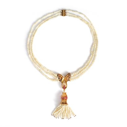 null Necklace composed of cultured pearls holding a 14K yellow gold 585‰ center motif...