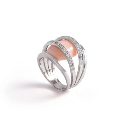 null 18K white gold 750‰ ring set with round-cut diamonds and holding a cabochon-cut...