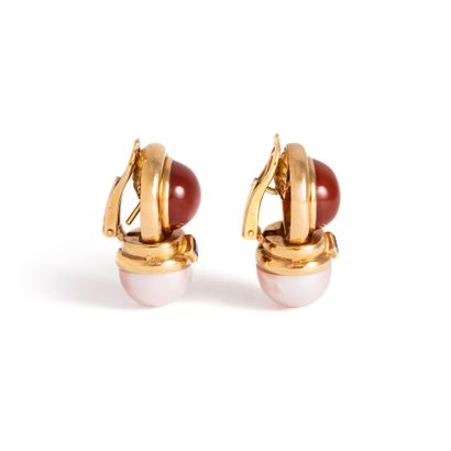 null Benoit de Gorski. Pair of 18K 750‰ earrings adorned with cabochon-cut carnelians,...