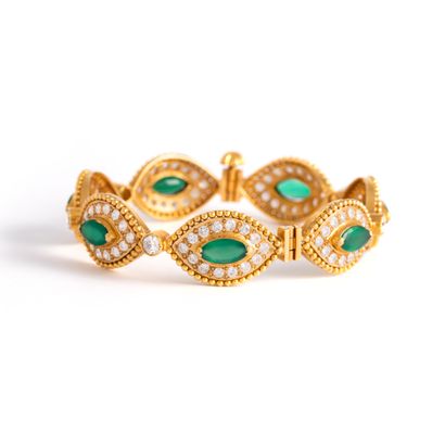 null 18K yellow gold bracelet 750‰ set with marquise cut green stones and round cut...
