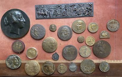 null Lot of medals in metal, bronze and gilt bronze including the centenary of the...