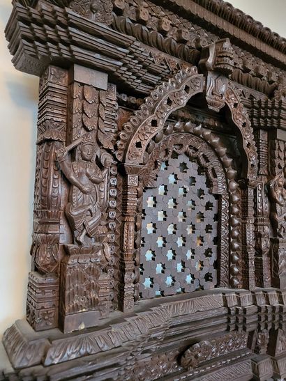 null Architectural element in carved wood decorated with geometric motifs in niches,...