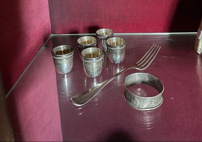 null Lot including a fork, 5 goblets and 1 napkin ring in silver. 
Weight : 129 ...