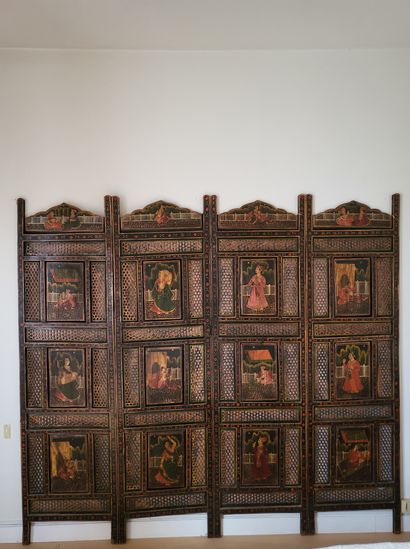 null Four-leaf screen in openwork wood with painted Indian subjects.
Each leaf :...