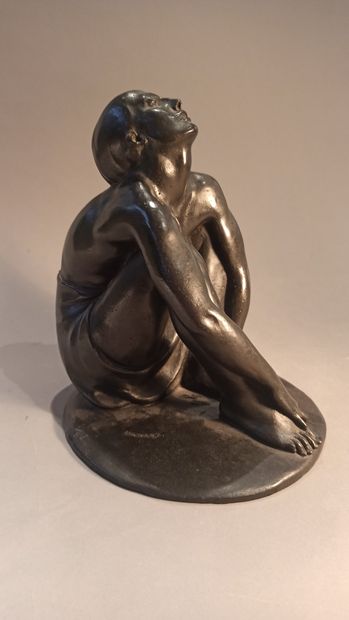 null After Cecil de Blaquière HOWARD (1888-1956)
Seated woman
Bronze with dark brown...
