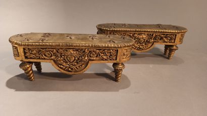 null Pair of ormolu andirons decorated with mascarons and foliage. Toupee feet. 
19th...